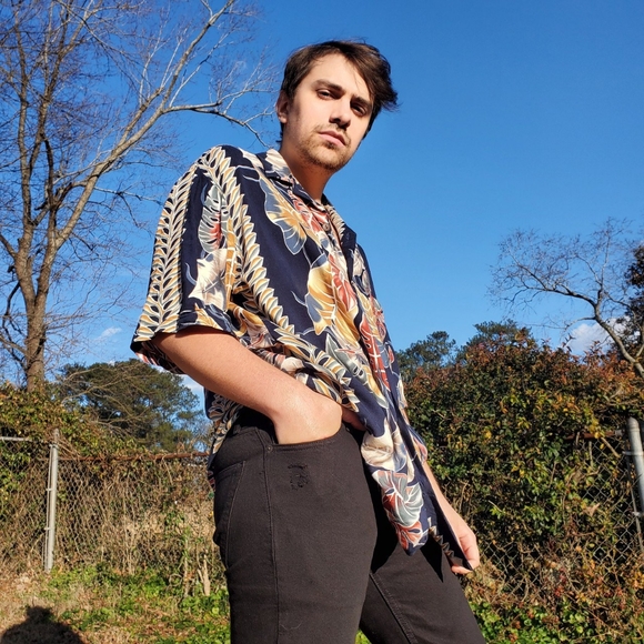 Authentic Hawaiian Shirt by Hilo Hattie - Picture 2 of 4